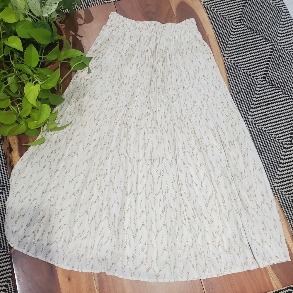Vintage 70s Style Pleated High Waisted Ankle Cut Floral Maxi Skirt